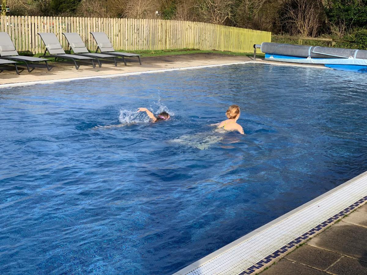 Carp'S Rise Cottage Somerford Keynes ภายนอก รูปภาพ